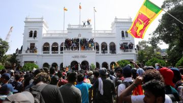 Primer ministro de Sri Lanka es nombrado presidente interino