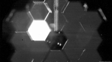 Impacto de meteorito deja daños "no corregibles" en espejo del telescopio James Webb