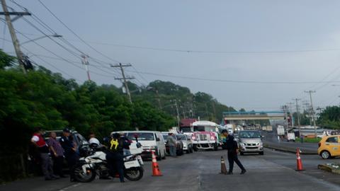 Crisis se prolonga en Panamá con cortes de rutas e intentos de saqueos