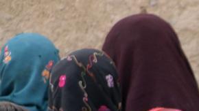 AI denuncia "represión" de talibanes a mujeres y niñas afganas