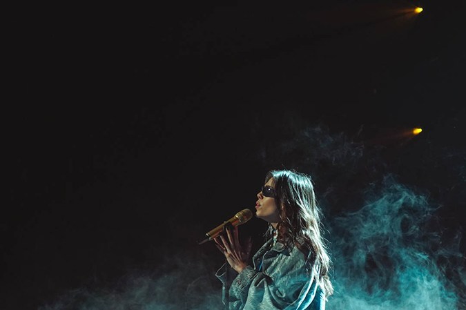 Danna Paola ensayando en 'Premios Juventud' 2022