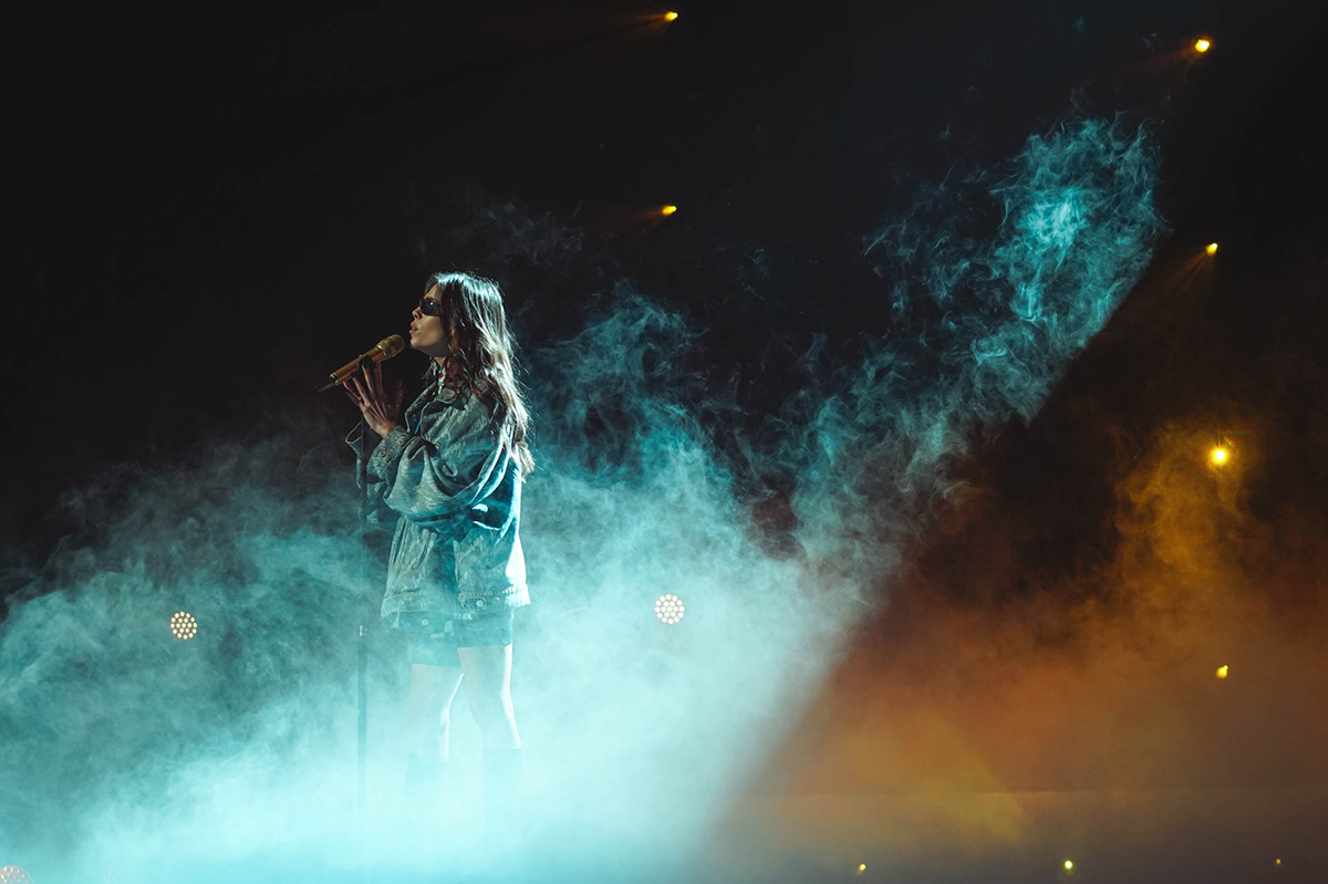 Danna Paola ensayando en 'Premios Juventud' 2022