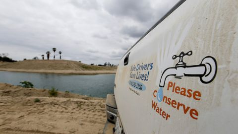 Los Distritos Sanitarios en el área de Los Ángeles poseen y operan uno de los programas de reciclaje de aguas residuales más grandes del mundo.