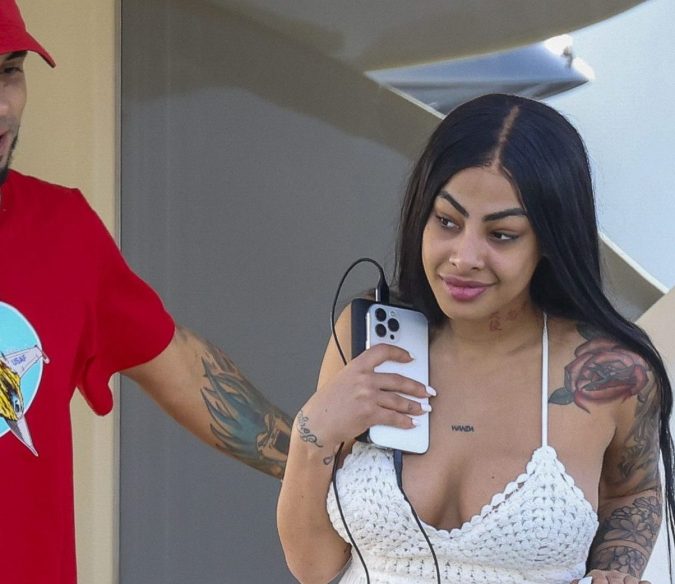 Yailin La Más Viral y Anuel AA se meten al baño de su avión privado y lo presumen en Instagram