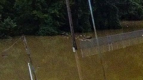 Aumentan a 15 los muertos por inundaciones en Kentucky, mientras la lluvia provoca deslizamientos de tierra