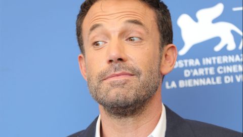 Ben Affleck publica video desde el baño público de la capilla en Las Vegas donde se casó con Jennifer Lopez