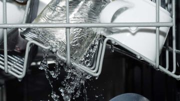 CR-Magazine-Inlinehero-reliability-care-for-dishwashers-August-2019-0619