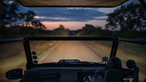 Cazador le dijo a su amante 'Maté a mi esposa por ti' después de asesinar a su cónyuge en un safari para cobrar $5 millones de dólares del seguro