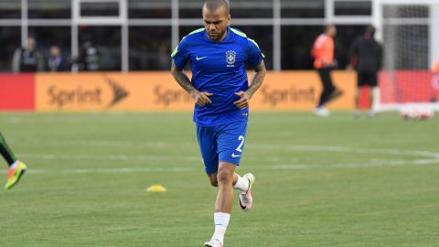 Dani Alves ya está listo para firmar su contrato con Pumas.