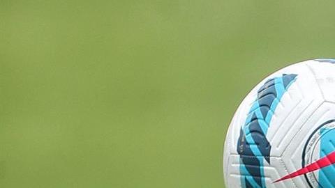 Dani Alves ya fue presentado por la afición de los Pumas.