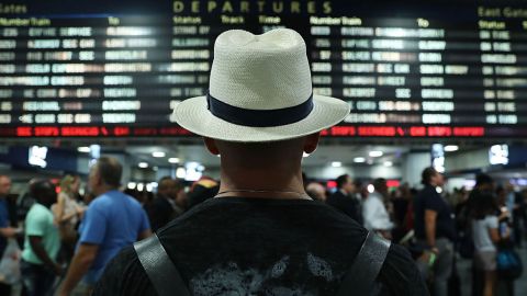 Viaja más de 3 mil kilómetros para ver al amor de su vida, la encuentra con otro.