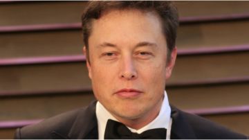 Elon Musk reveló qué se necesita exactamente para que los precios de los autos de Tesla disminuyan