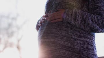 Conductor ebrio mata a hispana embarazada al incrustarse contra su vehículo en Arizona