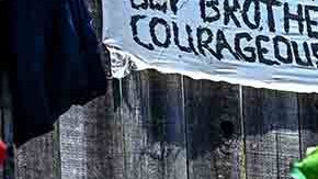 La mujer de 20 años reveló cuál fue la clave para no perder la vida en el suceso que dio la vuelta al mundo.