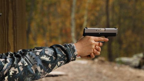 El sospechoso está encarcelado acusado de asesinato y por portar un arma.