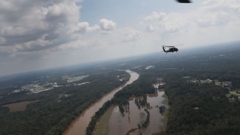 Reportan al menos 40 personas desaparecidas debido a las inundaciones tras una fuerte tormenta azotara a Virginia