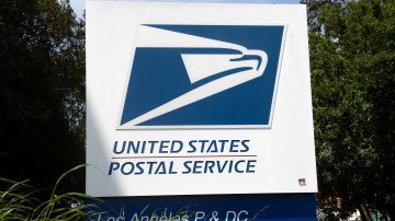 Precio de las estampillas postales podría aumentar de 63 a 66 centavos,  según el Servicio Postal de EE.UU. - La Opinión