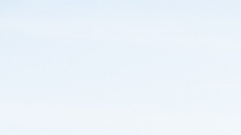 Truist Park rinde homenaje a Hank Aaron, el jugador de béisbol y querido miembro de la comunidad, el 23 de enero de 2021 en Atlanta, Georgia