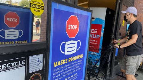 People shop at a grocery store enforcing the wearing of masks in Los Angeles on July 23, 2021. - With the Delta variant pushing US Covid cases back up, fully vaccinated people are wondering whether they need to start masking indoors again. Covid vaccines remain extremely effective against the worst outcomes of the disease -- hospitalization and death -- and breakthrough infections remain uncommon. (Photo by Chris Delmas / AFP) (Photo by CHRIS DELMAS/AFP via Getty Images)