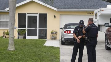 VIDEO: Policías se equivocan de casa de Florida en un desalojo se hace viral
