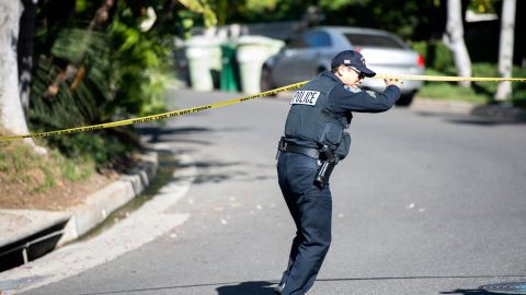 Tiroteo en escuela secundaria de Oakland deja tres heridos