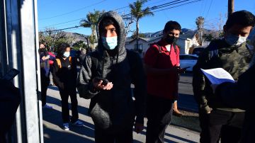 Distrito escolar en San Diego trae de vuelta mandato de mascarilla en interiores para estudiantes y personal