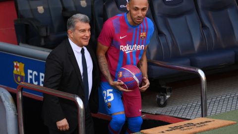 Joan Laporta y Perre-Emerick Aubameyang, presidente y jugador del FC Barcelona, respectivamente.