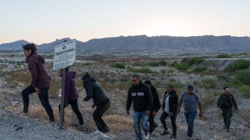 Traficantes de migrantes en México ganan $615 millones de dólares al año