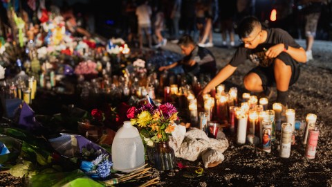 México inicia repatriación de migrantes que murieron en un tráiler en Texas