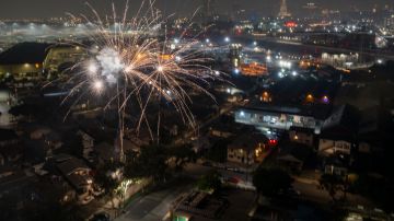 LOS ANGELES, CA - JULY 04: In an aerial view, large illegal fireworks are set off late into the night, long after the professional Independence Day shows have ended, on July 4, 2022 in Los Angeles, California. Though local fireworks complaints to police have reportedly decreased by about half this year, and by more than 80 percent since 2022, large sections of Los Angeles are home to people who come from cultures where personal fireworks are embraced. Those aerial explosives have grown bigger with time. (Photo by David McNew/Getty Images)