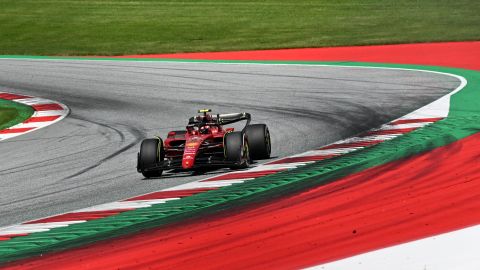 Carlos Sainz corre con su monoplaza momentos antes del accidente.