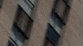 La gente se refresca en una fuente instalada en Rockefeller Center Plaza en Nueva York.