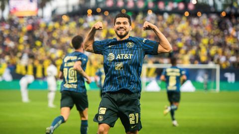 Henry Martín celebra el primer gol de América en el duelo contra el Real Madrid.