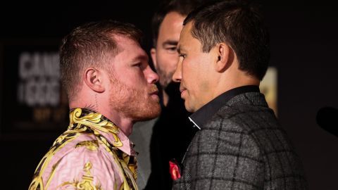 Careo del Canelo Álvarez (i) y Gennady Golovkin (d) el 27 de junio de 2022.