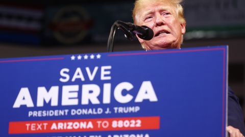 Donald Trump habla en un mitin en apoyo de los candidatos republicanos de Arizona el 22 de julio.