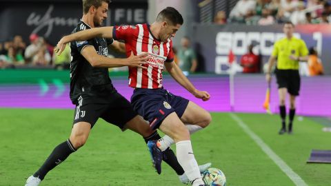 Santiago Ormeño durante uno de sus primeros partidos con Chivas.