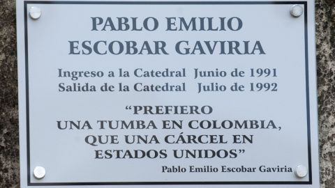 Placa sobre la fuga de Pablo Escobar