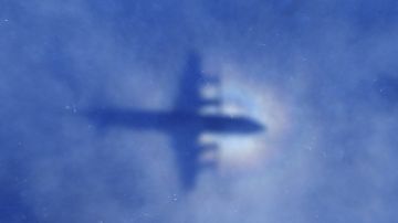 A lo largo de 2015 y 2016, los escombros del avión llegaron a tierra en el Océano Índico occidental, pero el destino del vuelo 370 sigue siendo un misterio.
