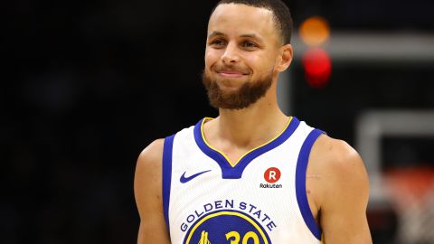 Oakland Athletics contó con la presencia de Stephen Curry en su práctica de bateo.