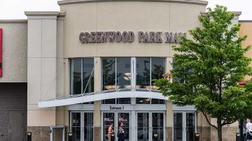 Las autoridades y la población lamentan las muertes de Greenwood Park Mall, pero agradecen la rápida acción del civil armado.