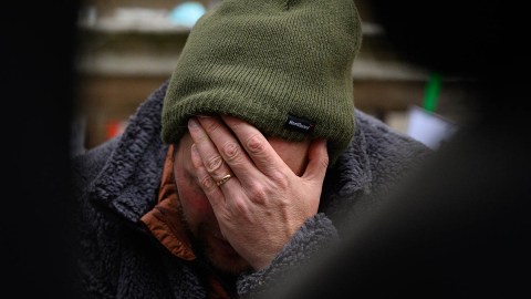 El gobierno británico está trabajando para poner en libertad a los dos ciudadanos y también a otros soldados que fueron capturados.