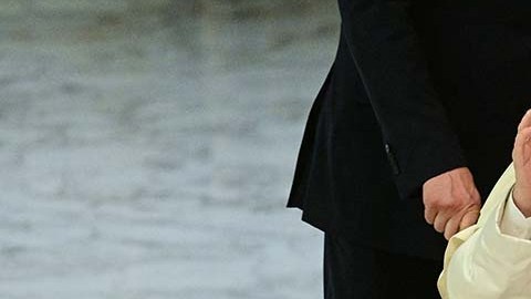 El viaje pondrá a prueba su movilidad, luego de quejarse de dolor en la rodilla.