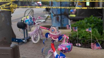 Hija de víctima de tiroteo en Highland Park narra cómo su mamá fue alcanzada por las balas