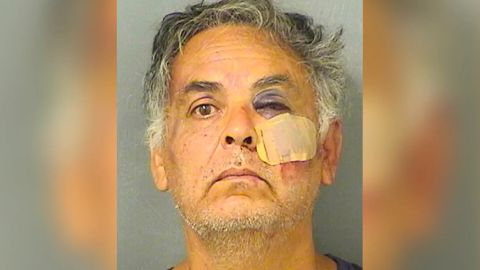 Hispano de Florida llamó a su esposa para mostrarle por video como mató a sus padres