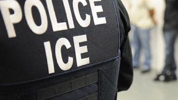 ICE enfrenta otra demanda por abusos a inmigrantes.