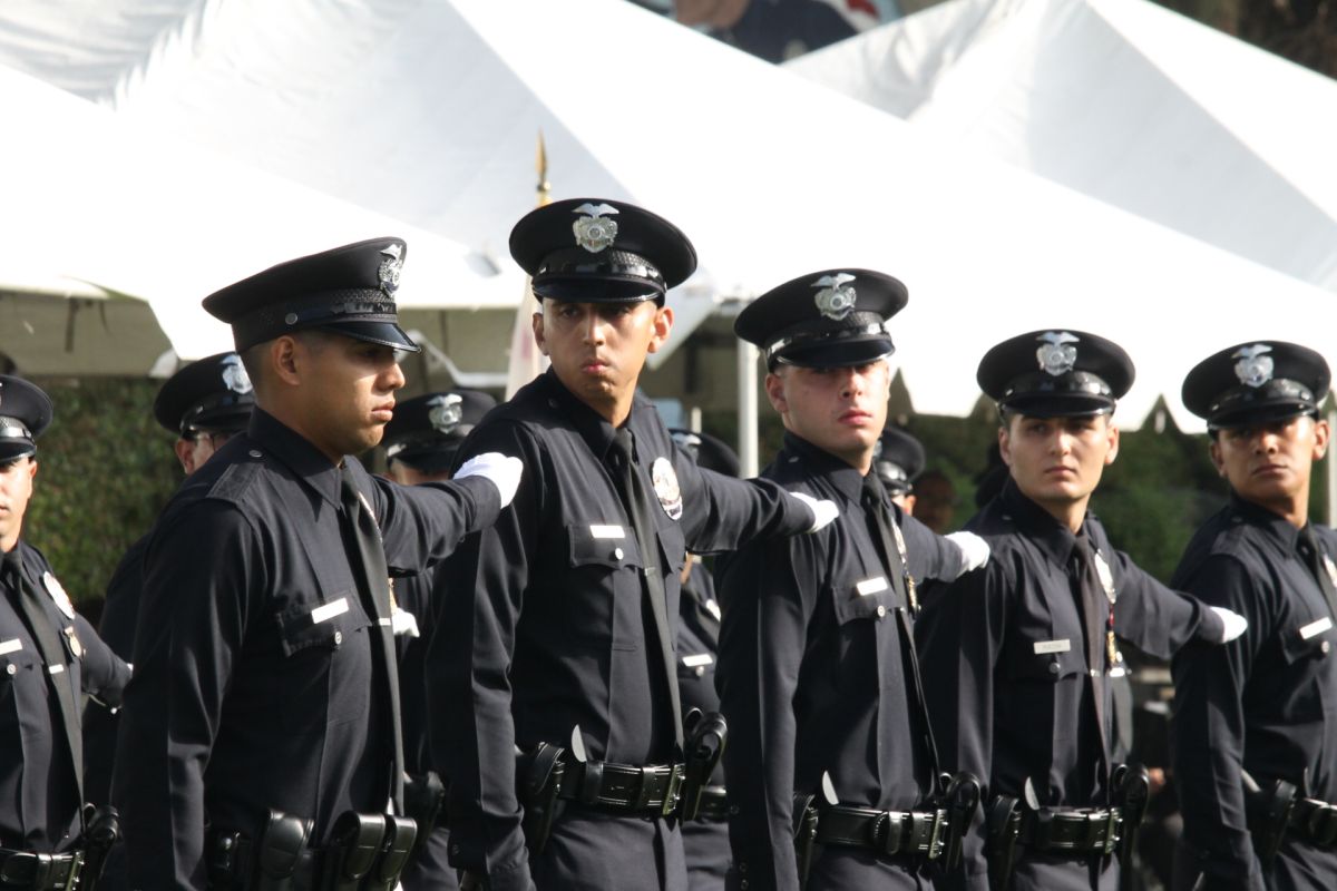 Nueva generación de policías latinos. 
