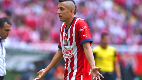 Roberto Alvarado, de Chivas, durante el partido contra Juárez.