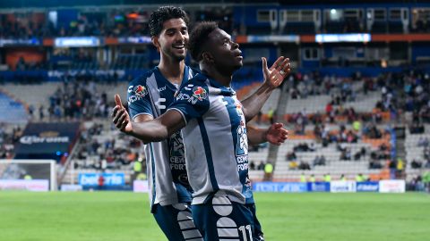 Avilés Hurtado celebra su gol de chilena.