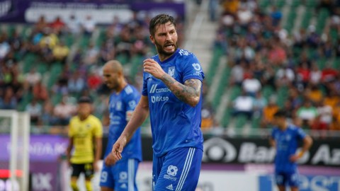 El delantero marcó su primer gol del torneo.