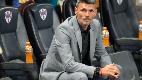 Fernando 'Tano' Ortiz, entrenador del Club América, bajo mucha presión de la fanaticada.